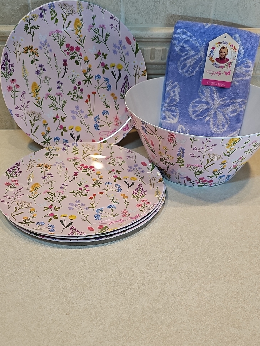 Dolly Parton Set Of 4 10in.Melamine Dinner Plates/Serving Bowl & Kitchen Towel